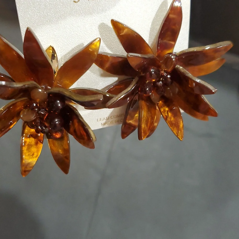 Natasha couture oversized dahlia Flower brown amber‎ look centerburst earrings